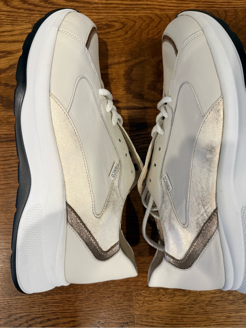 Finn Co Men's Cream & Metallic Trainer Sneakers Sz 8 (can also be Unisex) NEW